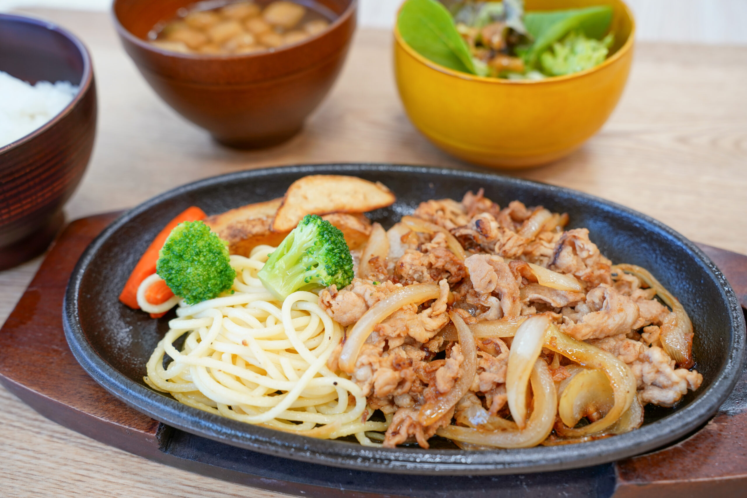 しょうが焼き定食
（サラダ・みそ汁付）
￥1,000