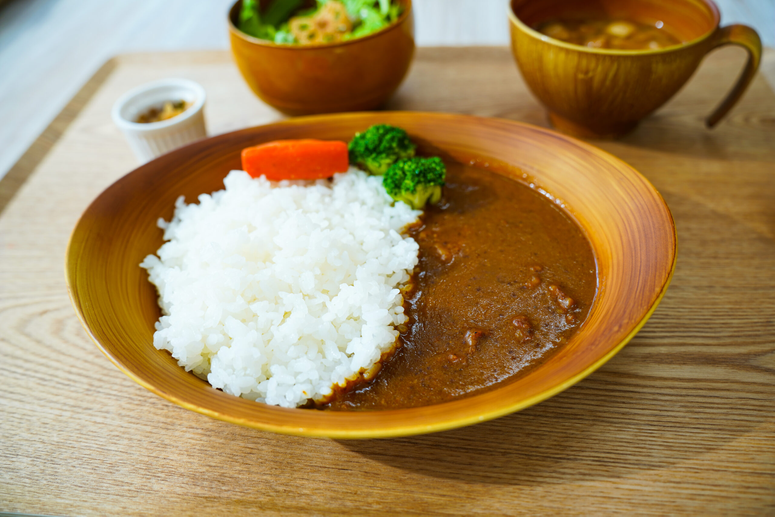 カレーライス
（サラダ・みそ汁付）
￥900